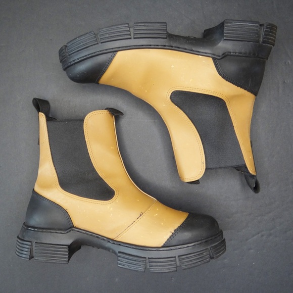 Ganni Camel and Black Winter Boots - Picture 5 of 7